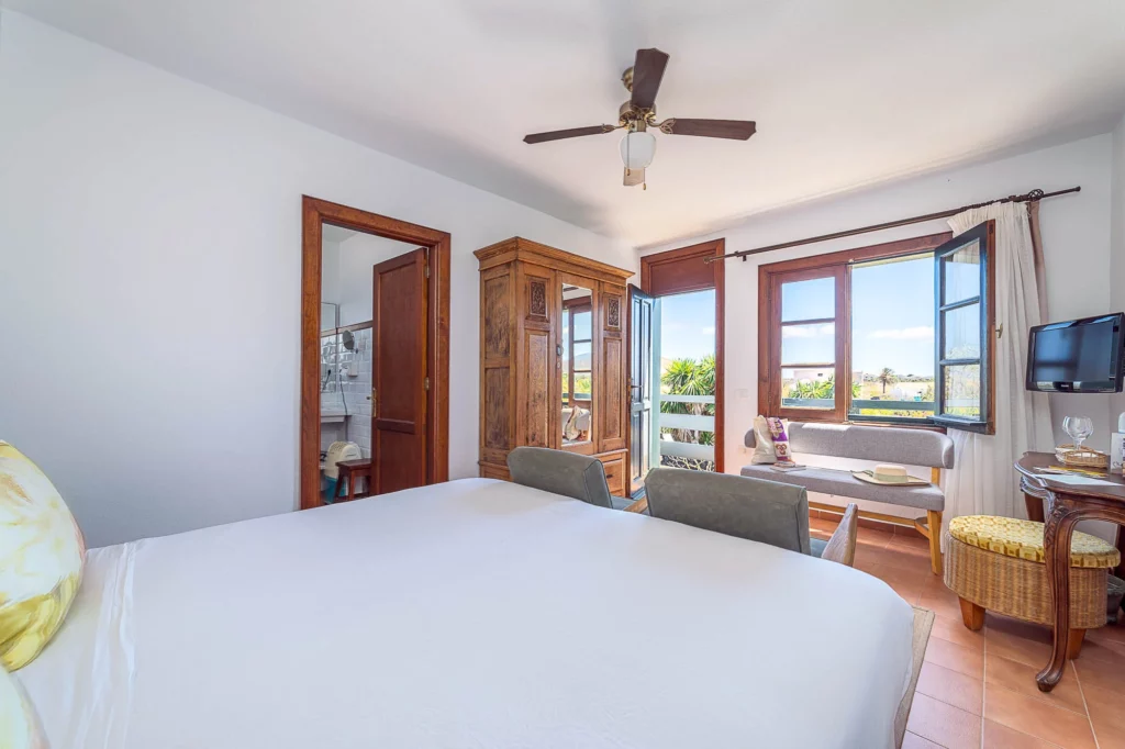 Habitación con vistas a la montaña volcá. Hotel Rural EL GRIFO Lanzarote